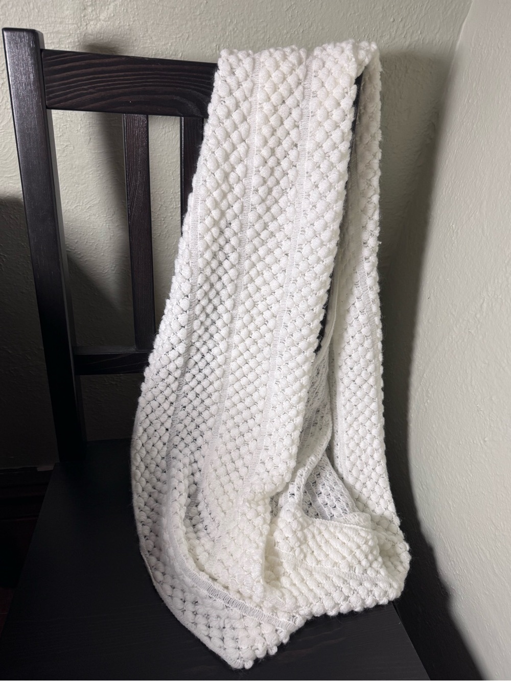 Full loop scarf, acrylic white